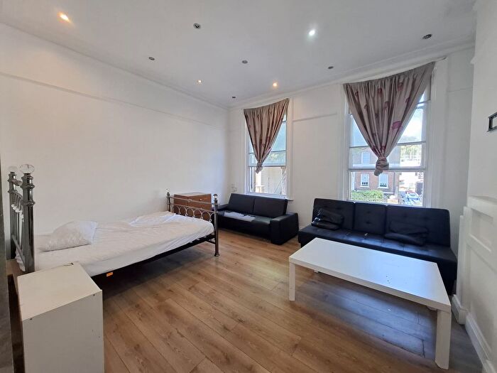 Studio To Rent In Stoke Newington High Street, London, N16