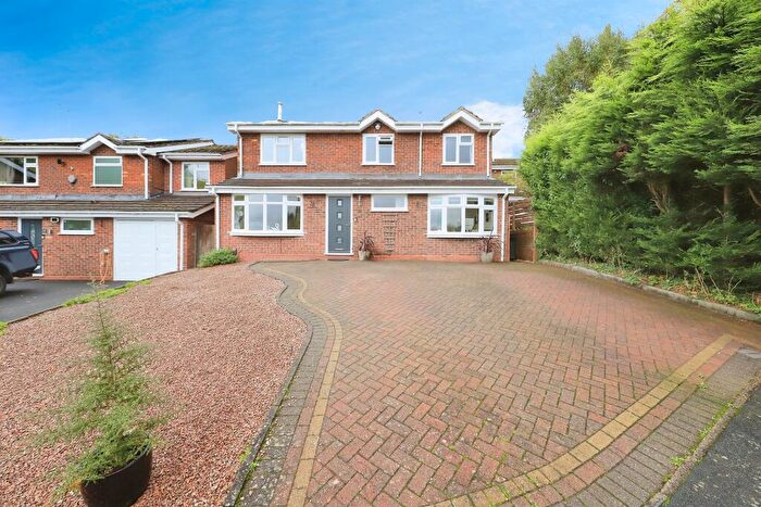 4 Bedroom Detached House For Sale In Woodpecker Grove, Kidderminster, DY10