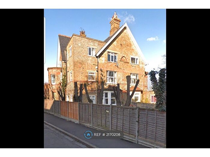 2 Bedroom Flat To Rent In Layton House, Hounslow, TW3