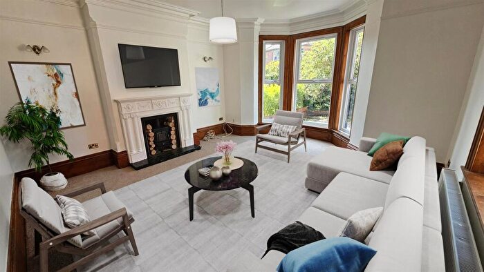 6 Bedroom Semi-Detached House To Rent In Bridgford Road, West Bridgford, Nottingham, NG2