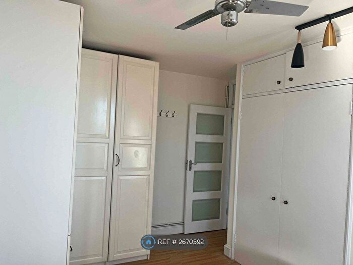 2 Bedroom Flat To Rent In Colechurch House, London, SE1