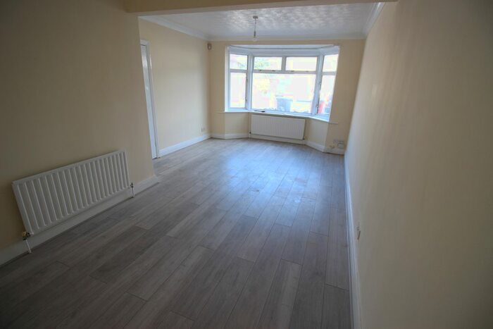 2 Bedroom Maisonette To Rent In Salt Hill Avenue, Slough, SL1