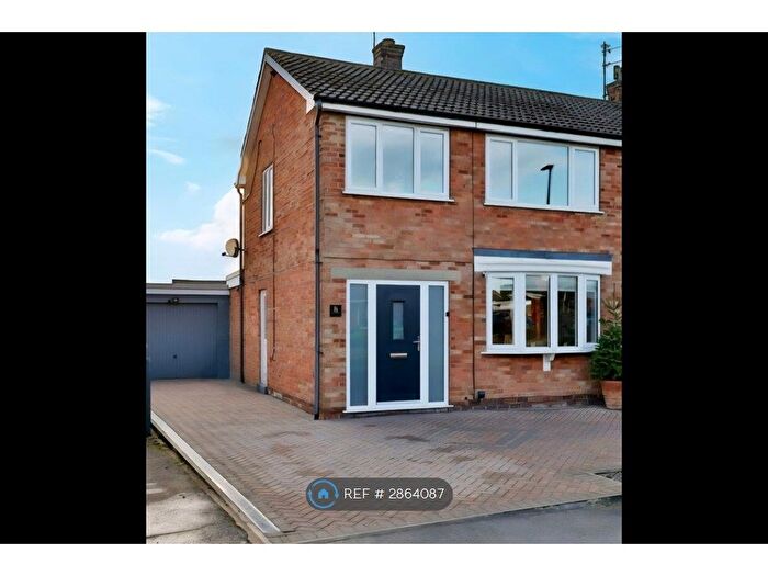 3 Bedroom Semi-Detached House To Rent In Deramore Drive West, York, YO10
