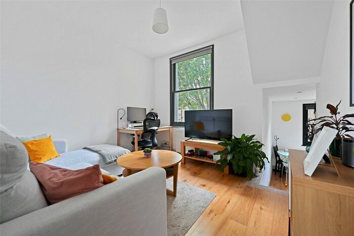 2 Bedroom Flat To Rent In Coverdale Road, London, W12