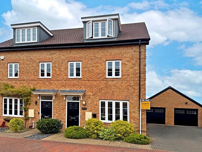 3 Bedroom Semi Detached House For Sale In Soundy Paddock, Biggleswade, SG18