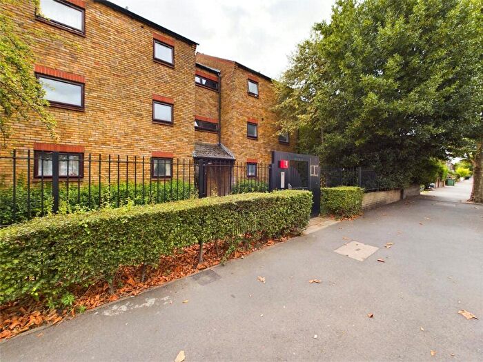 1 Bedroom Flat For Sale In Earlham Grove, Forest Gate, E7