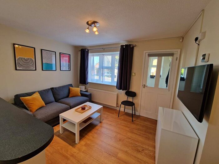 1 Bedroom Apartment To Rent In Elizabeth Road, Godalming, Surrey, GU7