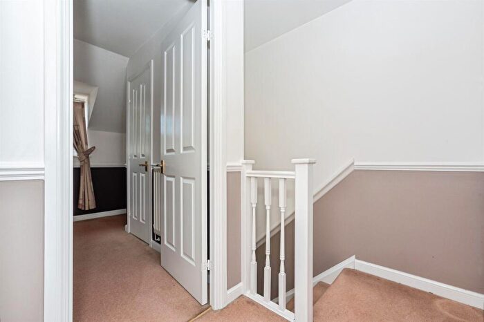 2 Bedroom Semi-Detached House For Sale In Newburgh Road, Grays, RM17