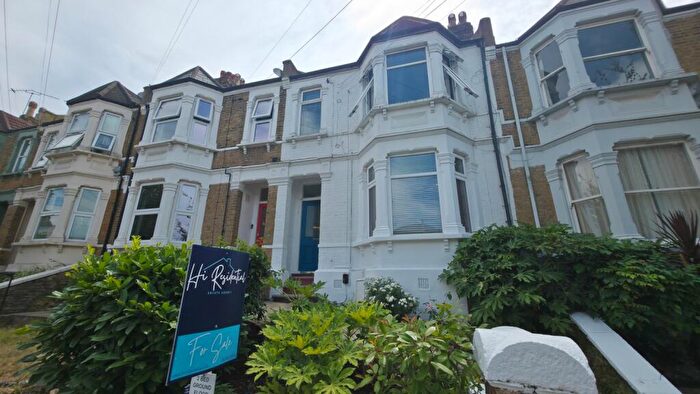 2 Bedroom Flat For Sale In Genesta Road, Shooters Hill, London, SE18
