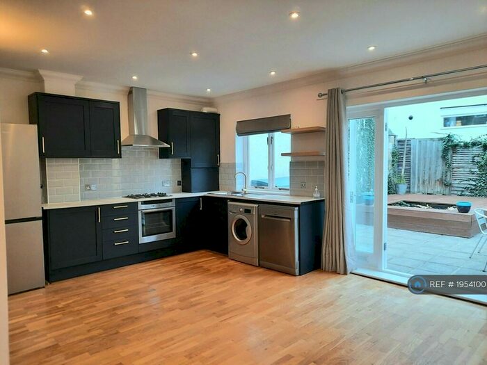 2 Bedroom Flat To Rent In Balham, London, SW12