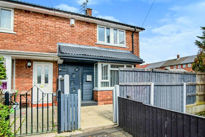 3 Bedroom Town House To Rent In Cartleach Grove, Worsley, Manchester, M28