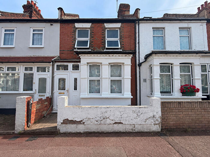 3 Bedroom Terraced House For Sale In Thackeray Road, East Ham, Newham, London, E6