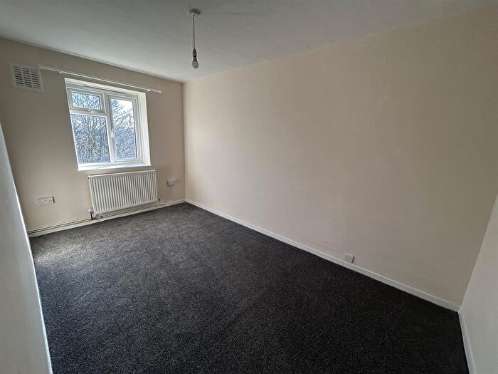 2 Bedroom Block Of Flats To Rent In Chiswell Square, London, SE3