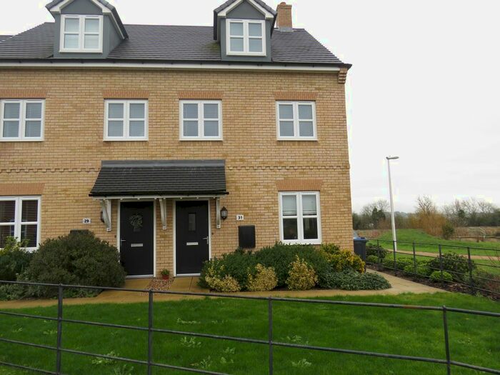 3 Bedroom Property To Rent In Kingfisher Drive, Southam CV47