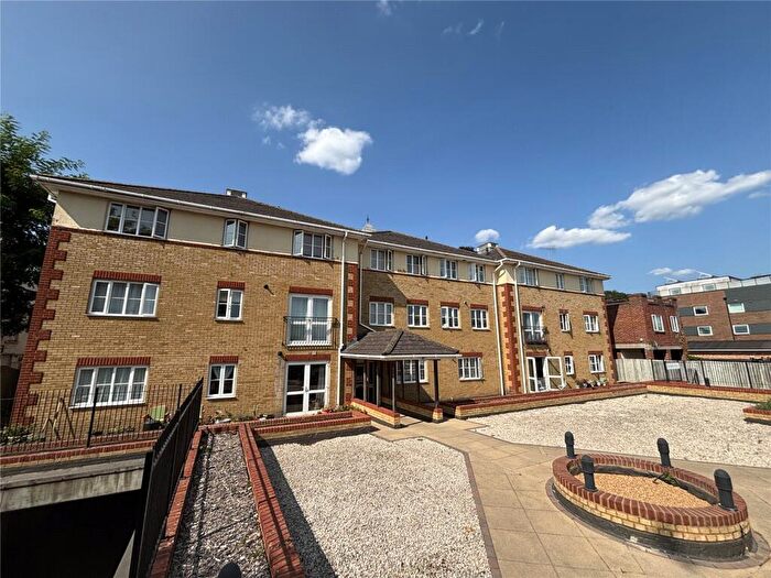 2 Bedroom Flat To Rent In St. Michaels Road, Camberley, Surrey, GU15