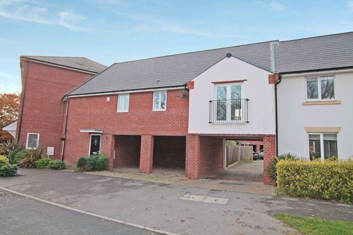 2 Bedroom Coach House To Rent In Cavendish Drive, Locks Heath, SO31