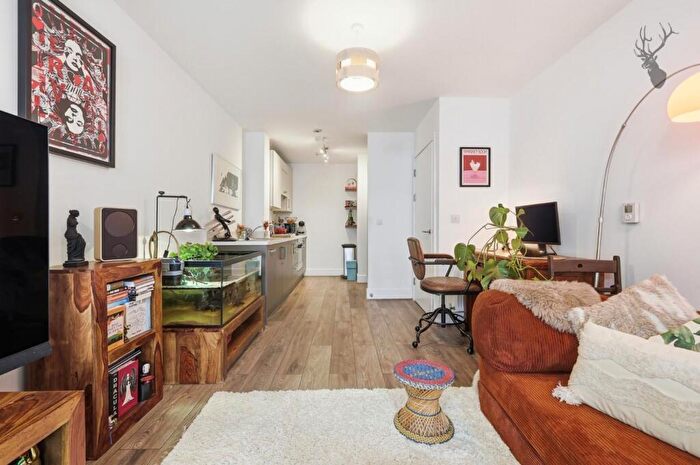 1 Bedroom Flat For Sale In Bermuda Way, Santiago Court, E1