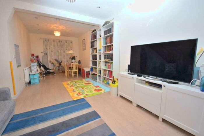 4 Bedroom Terraced House To Rent In Keswick Gardens, Redbridge, G4