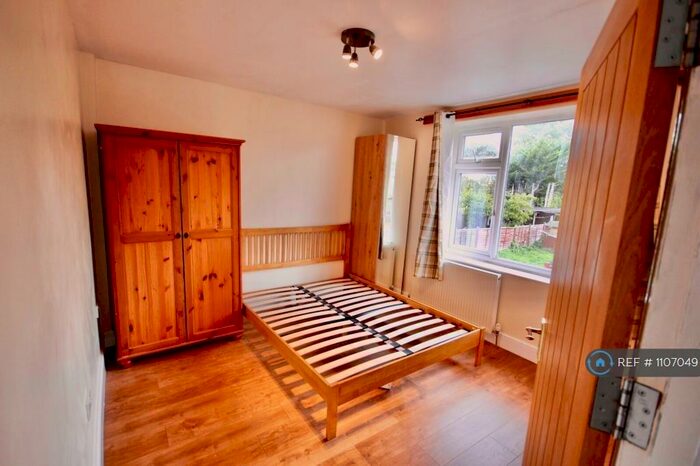 3 Bedroom Semi-Detached House To Rent In Buckingham Road, Edgware, HA8