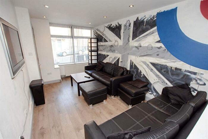 7 Bedroom House To Rent In Teignmouth Road, Birmingham, B29