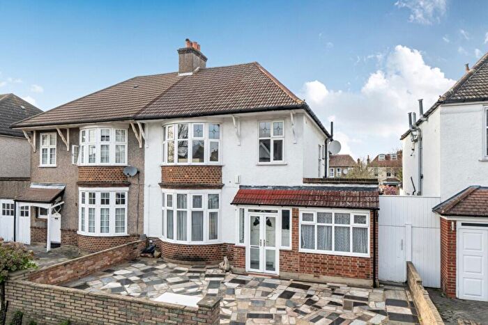 3 Bedroom House For Sale In Newquay Road, Catford, London, SE6
