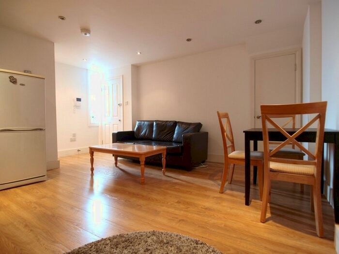 2 Bedroom Flat To Rent In Fortis Green, East Finchley, N2
