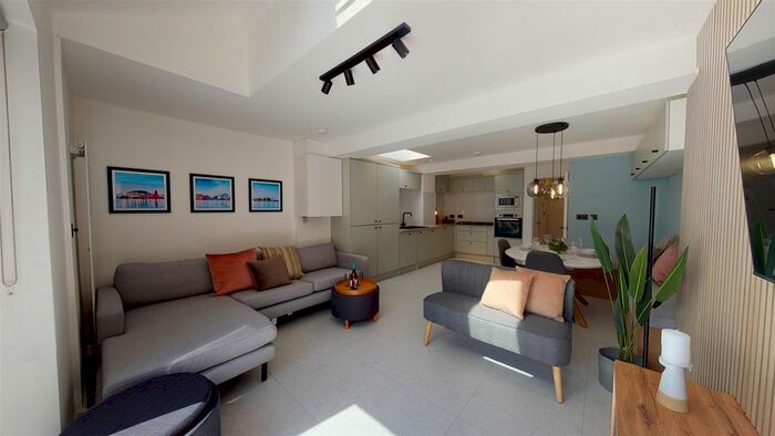 6 Bedroom Property To Rent In Robert Street, Cathays, Cardiff, CF24