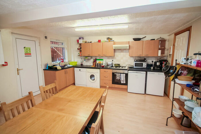 6 Bedroom Terraced House To Rent In All Bills Included, Burchett Grove, Woodhouse, LS6