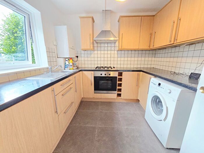 2 Bedroom Flat To Rent In St. Georges Road, Palmers Green, N13