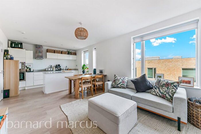 2 Bedroom Flat For Sale In Garratt Lane, London, SW18