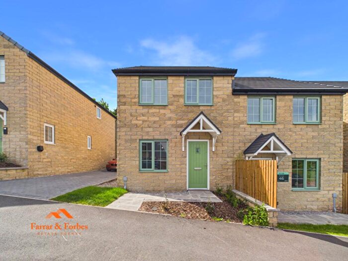 3 Bedroom Semi-Detached House To Rent In New Road, Earby, BB18