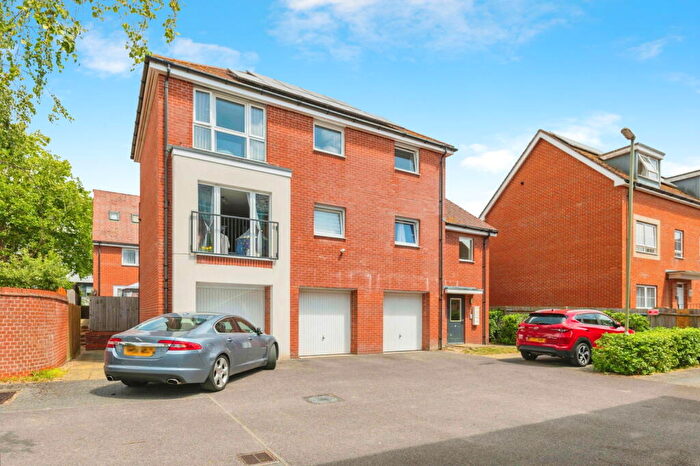 2 Bedroom Flat For Sale In Wilroy Gardens, Southampton, SO16