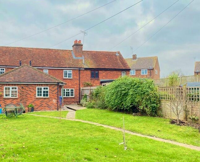 2 Bedroom Cottage To Rent In Dunleys Hill, North Warnborough, RG29