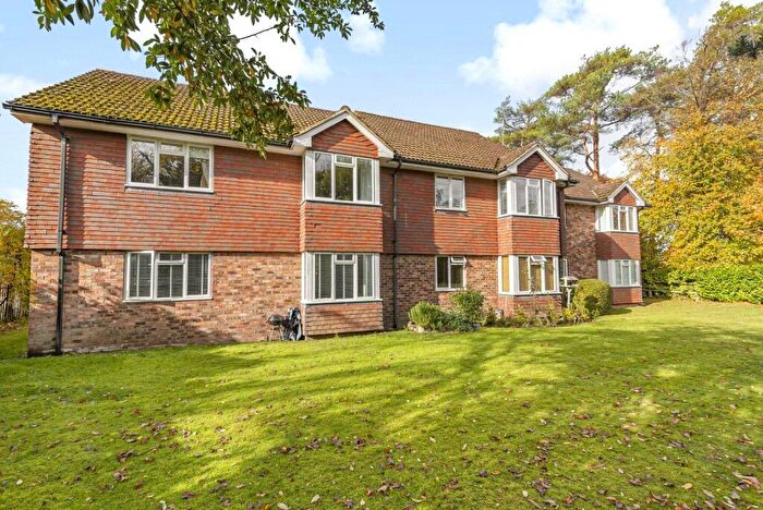 2 Bedroom Apartment To Rent In Trimmers Field, Farnham, Surrey, GU9