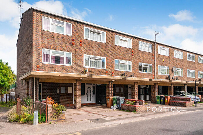 3 Bedroom Town House To Rent In Lascelles Close, Leytonstone, E11