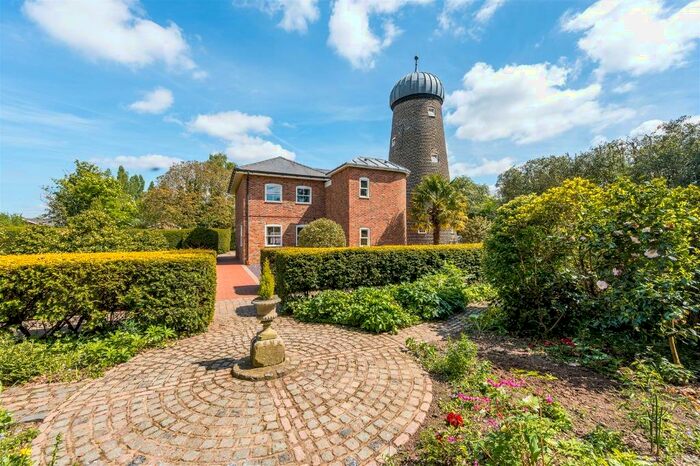 5 Bedroom Detached House For Sale In Holmes Road, Kirton End, PE20