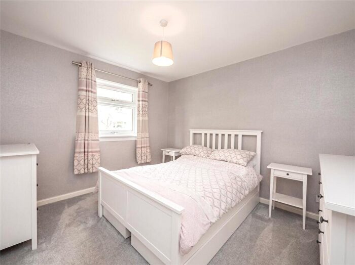 2 Bedroom Flat To Rent In Silverknowes Neuk, Edinburgh, EH4