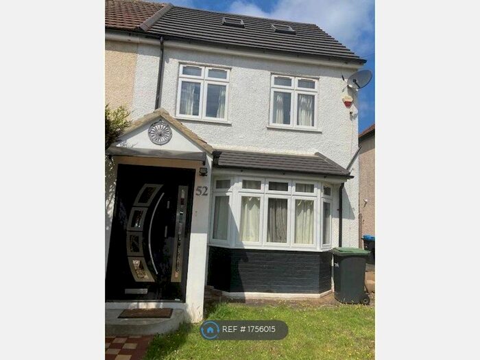 3 Bedroom Semi-Detached House To Rent In Lincoln Way, London, EN1