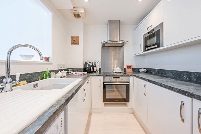 1 Bedroom Flat For Sale In Cartwright Street, Tower Hill, London, E1