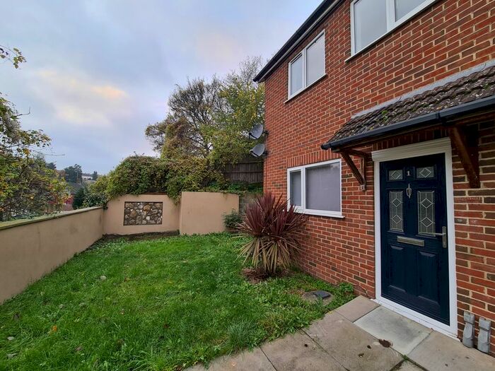 1 Bedroom Maisonette To Rent In St Francis Close, Strood, ME2