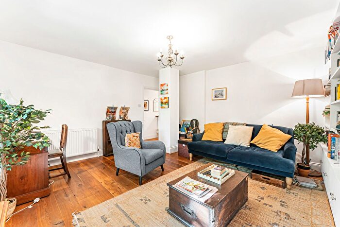 2 Bedroom Flat For Sale In Barlow House, Provost Estate, London, N1
