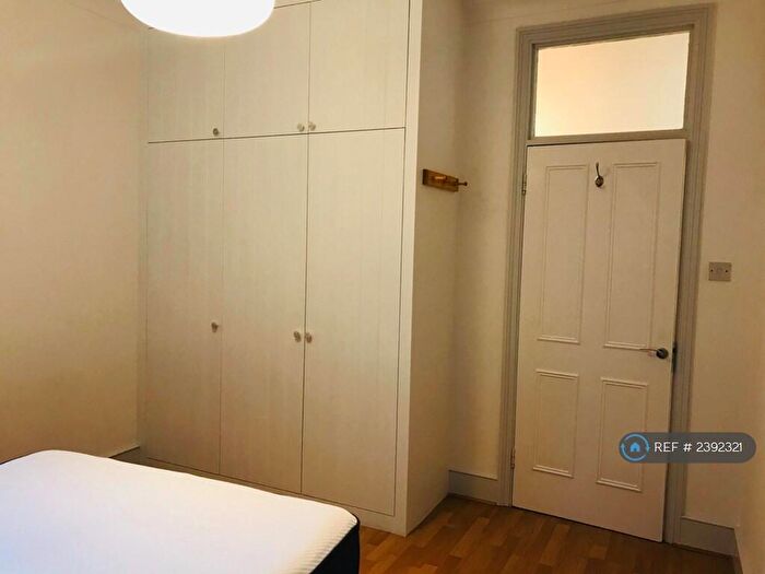 2 Bedroom Flat To Rent In Camberwell, London, SE5