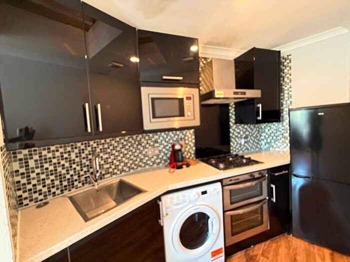 2 Bedroom Flat To Rent In Old Brompton Road, Earls Court, London, SW5
