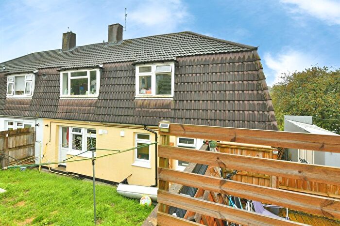 2 Bedroom Flat For Sale In Budshead Road, Plymouth, PL5