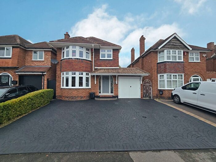 3 Bedroom Detached House For Sale In Lodge Road, Pelsall, WS4