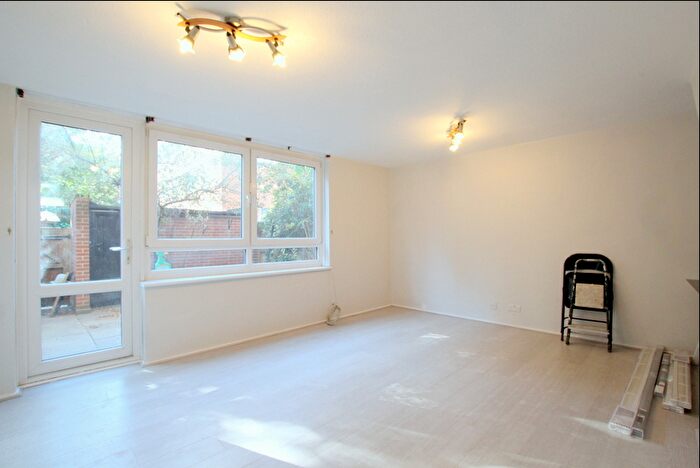 5 Bedroom Flat To Rent In Surrey Lane, London, SW11