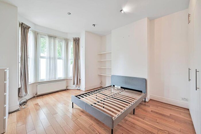 2 Bedroom Flat For Sale In Burton Road, Kilburn, London, NW6