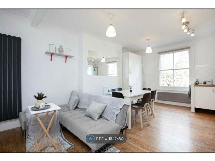 2 Bedroom Flat To Rent In Lilford Road, London, SE5