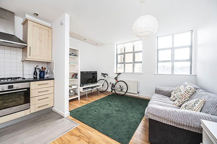 1 Bedroom Flat For Sale In Somerford Grove, Stoke Newington, London, N16