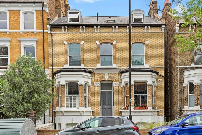 2 Bedroom Flat To Rent In Gauden Road, London, SW4